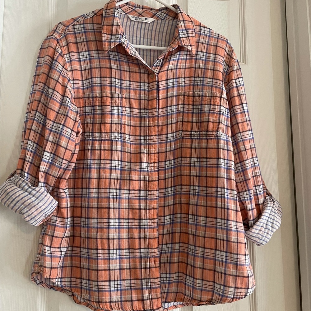 Women’s plaid button down shirt